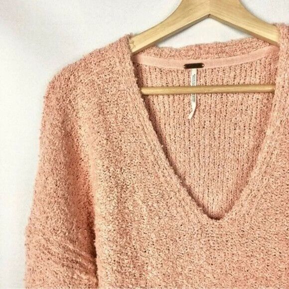 Free People Finders Keepers Light Pink V-Neck Soft Knit Sweater XS - Picture 4 of 4